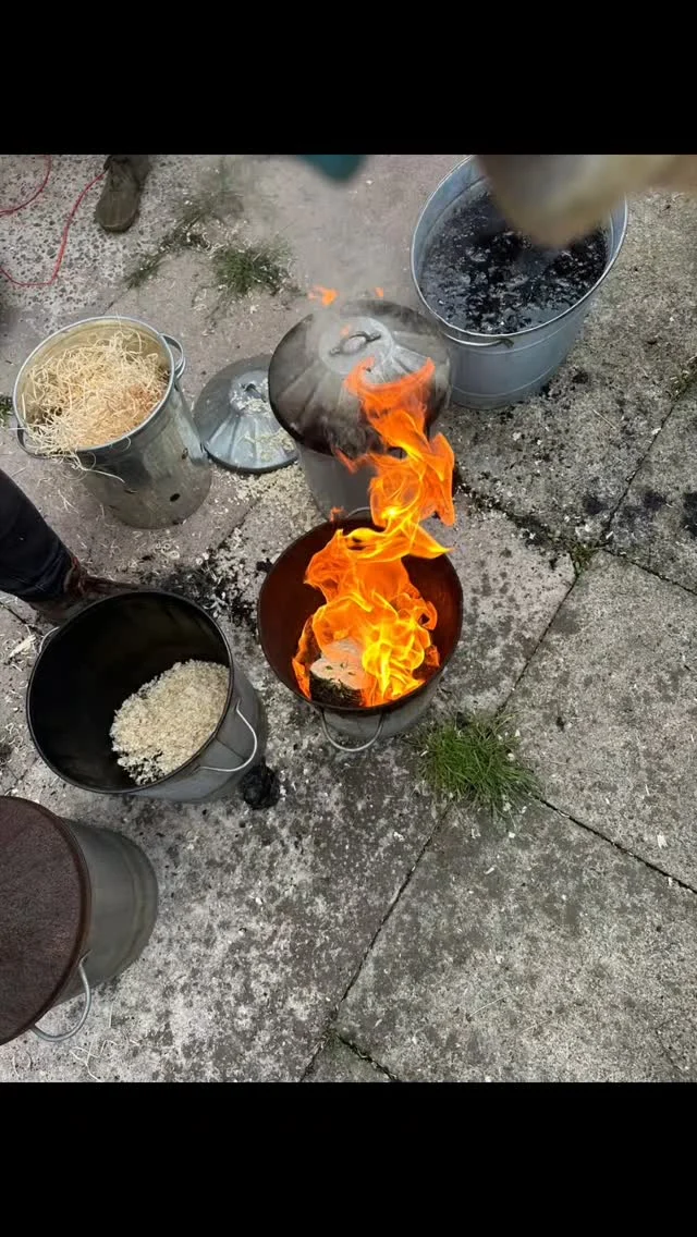 We had an amazing workshop with Julia Elliot on Sunday. Couldn't believe how many pots were fired. Mind you we had 2 kilns roaring away all day and a hardworking assistant in the shape of Alex !