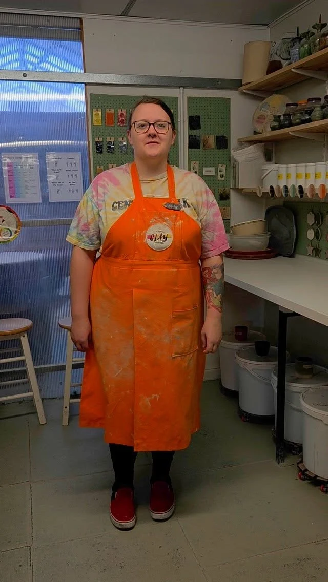 Can you guess what this real historic pottery job actually involved?
Today's title "I'm an Upright Jollier".
Drop your guesses in the comments before you Google it - no cheating!
The pottery industry was fascinating, and we're here for it!

#ceramicHistory
#potterypeople

#pottersofinstagram
#historicpottery
#potterytraditions
